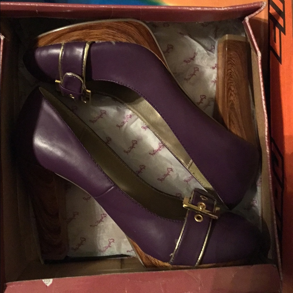 Sz 8.5 Purple platform pumps by Qupid